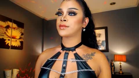 UrMajestyTyra online show from October 1, 2:06 am