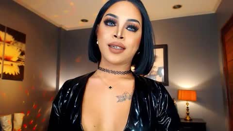 UrMajestyTyra online show from October 3, 10:40 pm