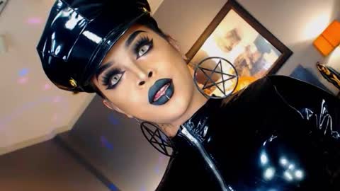 UrMajestyTyra online show from October 8, 1:47 am