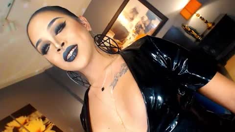 UrMajestyTyra online show from October 18, 2:14 am