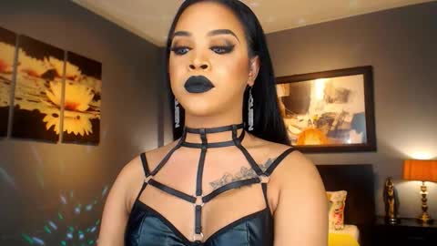 UrMajestyTyra online show from March 25, 1:55 am