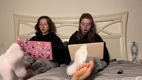 urmissalice online show from February 4, 9:52 pm