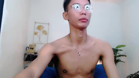 Snapshot of urnaughtydreamboy_rence chatting on October 18, 4:15 am Rence online show from October 18, 4:15 am