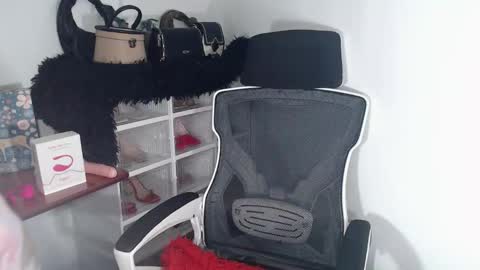 Snapshot of uronlylust_lilit69xx chatting on February 10, 11:03 am Lhea online show from February 10, 11:03 am