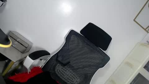 Snapshot of uronlylust_lilit69xx chatting on April 23, 9:30 am Lhea online show from April 23, 9:30 am