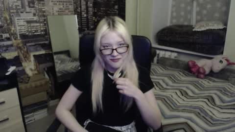 Mary online show from March 15, 7:31 pm
