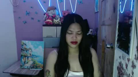 hi im kim online show from April 3, 11:19 am