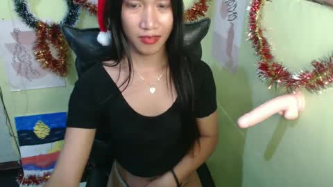 Snapshot of urprincessamara69 chatting on December 4, 9:24 pm Amara online show from December 4, 9:24 pm