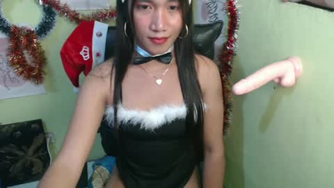 Snapshot of urprincessamara69 chatting on December 12, 4:32 pm Amara online show from December 12, 4:32 pm
