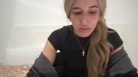urprincessxox online show from December 14, 3:34 am
