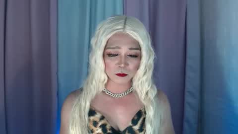 Snapshot of urqueen_cassandra chatting on October 5, 2:37 pm BEA online show from October 5, 2:37 pm