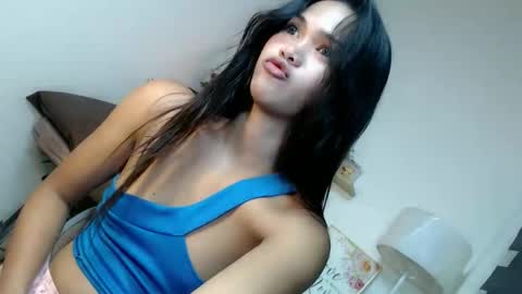 Snapshot of ursandra_xx chatting on April 10, 9:25 am ursandra_xx online show from April 10, 9:25 am