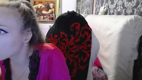 UrSecretTreasure88 online show from May 23, 11:58 am