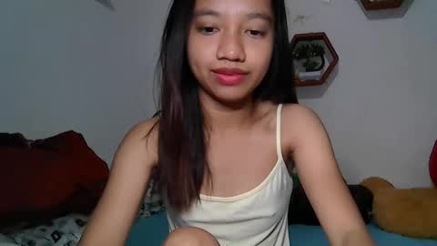 Snapshot of urshamegirl4you chatting on May 1, 2:27 am Your LUNA online show from May 1, 2:27 am