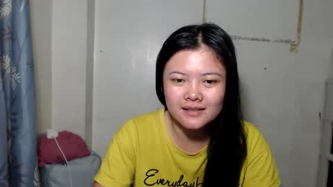 Snapshot of ursweet_lynie chatting on May 12, 7:27 am ursweet_lynie online show from May 12, 7:27 am