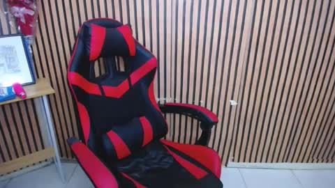 yanie online show from January 14, 11:10 am