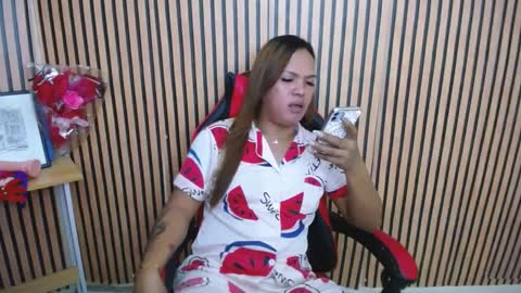 yanie online show from February 19, 2:12 am