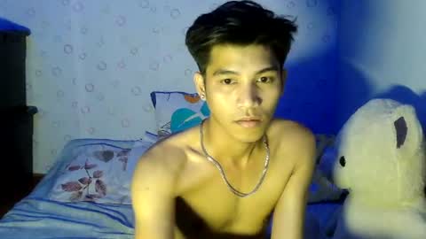 Snapshot of ursweetie_boy chatting on July 6, 2:14 pm ursweetie_boy online show from July 6, 2:14 pm