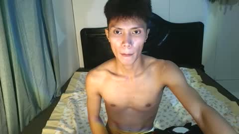 Snapshot of urtwink_jm chatting on April 3, 4:05 pm mark online show from April 3, 4:05 pm