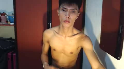 Snapshot of urtwink_jm chatting on April 18, 2:26 am mark online show from April 18, 2:26 am