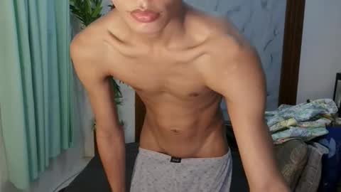 Snapshot of urtwink_jm chatting on April 21, 4:19 am mark online show from April 21, 4:19 am