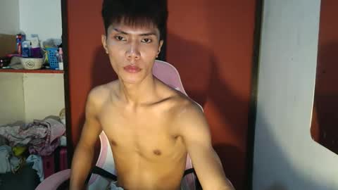 Snapshot of urtwink_jm chatting on April 24, 12:24 am mark online show from April 24, 12:24 am