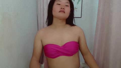 Snapshot of urwildpinayxxx chatting on December 24, 4:44 am melody online show from December 24, 4:44 am