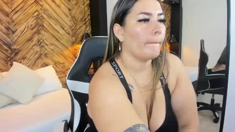 U R Z U R I online show from April 28, 1:16 pm