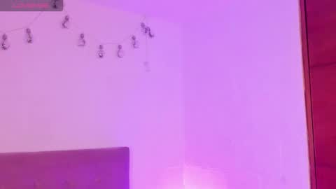 v1cky_ online show from February 15, 12:07 am