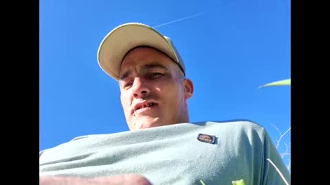 Snapshot of v3ck3r chatting on April 7, 2:50 pm v3ck3r online show from April 7, 2:50 pm