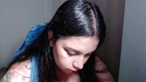 Snapshot of v_vennus chatting on October 17, 7:00 am Vennus online show from October 17, 7:00 am