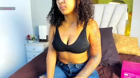 Snapshot of vahiolet_fuentes chatting on August 5, 3:09 am vahioleth online show from August 5, 3:09 am