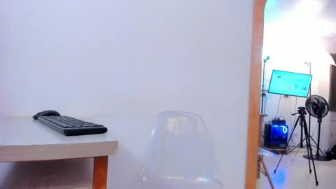 Snapshot of vailoetharris chatting on April 7, 11:43 am Vaiolet Harris online show from April 7, 11:43 am