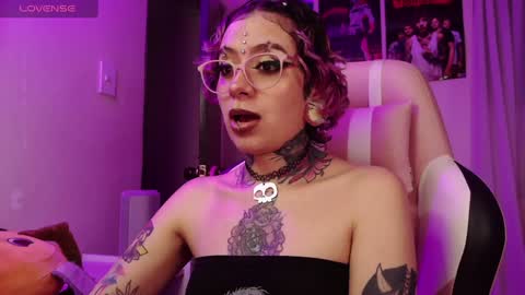Snapshot of vainilla_l chatting on January 24, 1:03 am Vainilla Independent model online show from January 24, 1:03 am