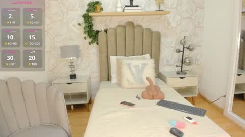 Vaiolet  online show from December 10, 8:05 pm