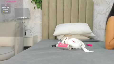 Vaiolet  online show from December 22, 10:25 pm