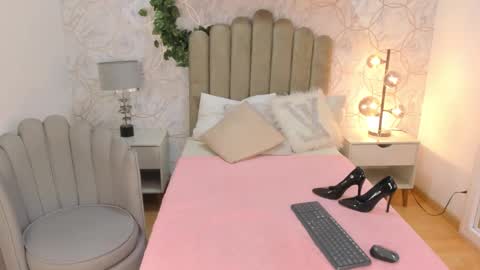 Vaiolet  online show from January 11, 7:49 pm