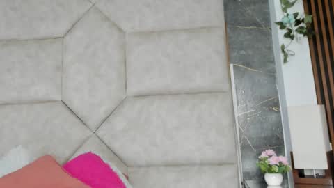 V A I O L E T T  S M I T H online show from December 1, 12:21 pm