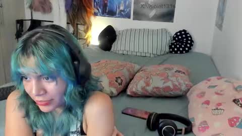 Vaiolet1314 online show from December 5, 4:43 am