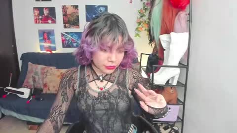 Snapshot of vaioletuwu chatting on April 26, 2:37 pm Vaiolet1314 online show from April 26, 2:37 pm
