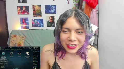 Snapshot of vaioletuwu chatting on May 24, 3:22 am Vaiolet1314 online show from May 24, 3:22 am