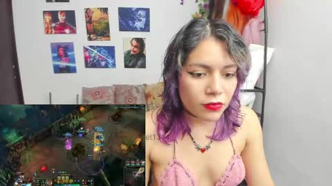 Snapshot of vaioletuwu chatting on May 27, 6:43 am Vaiolet1314 online show from May 27, 6:43 am