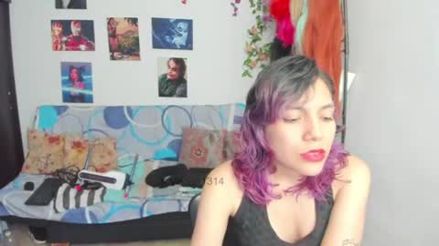 Snapshot of vaioletuwu chatting on June 23, 8:29 pm Vaiolet1314 online show from June 23, 8:29 pm