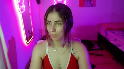 Snapshot of val_angelll chatting on June 11, 2:53 am valentina online show from June 11, 2:53 am