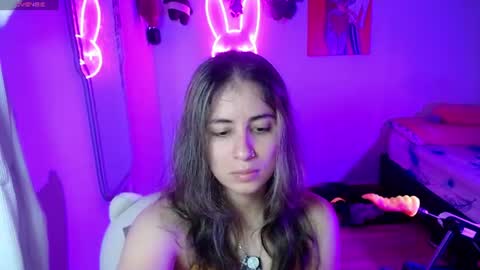 Snapshot of val_angelll chatting on June 12, 4:00 am valentina online show from June 12, 4:00 am