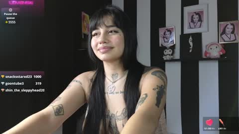 Snapshot of val_bardot1 chatting on December 29, 10:12 am first of all... who are u online show from December 29, 10:12 am