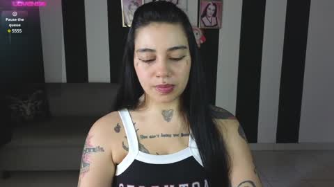 Snapshot of val_bardot1 chatting on January 3, 7:27 am first of all... who are u online show from January 3, 7:27 am