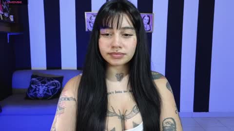 Snapshot of val_bardot1 chatting on January 6, 8:57 am first of all... who are u online show from January 6, 8:57 am