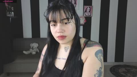 Snapshot of val_bardot1 chatting on January 15, 10:38 am first of all... who are u online show from January 15, 10:38 am
