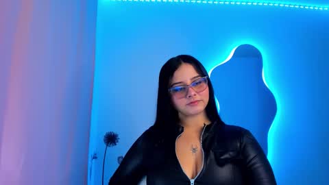 Snapshot of val_ferrer chatting on October 10, 12:20 am Valeria online show from October 10, 12:20 am